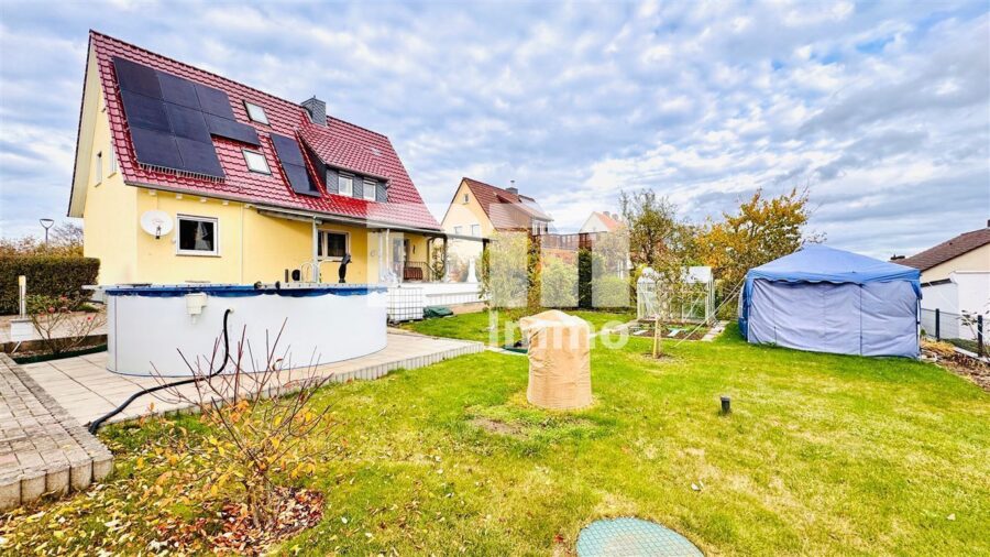 Umfassend saniertes Ein-/Zweifamilienhaus + Carport, PV-Anlage, Speicher, Wallbox - Gartenbereich / Pool / Gewächshaus / Terrasse